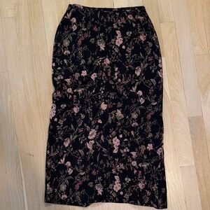 Chic Floral Pencil Skirt in Black and Pink